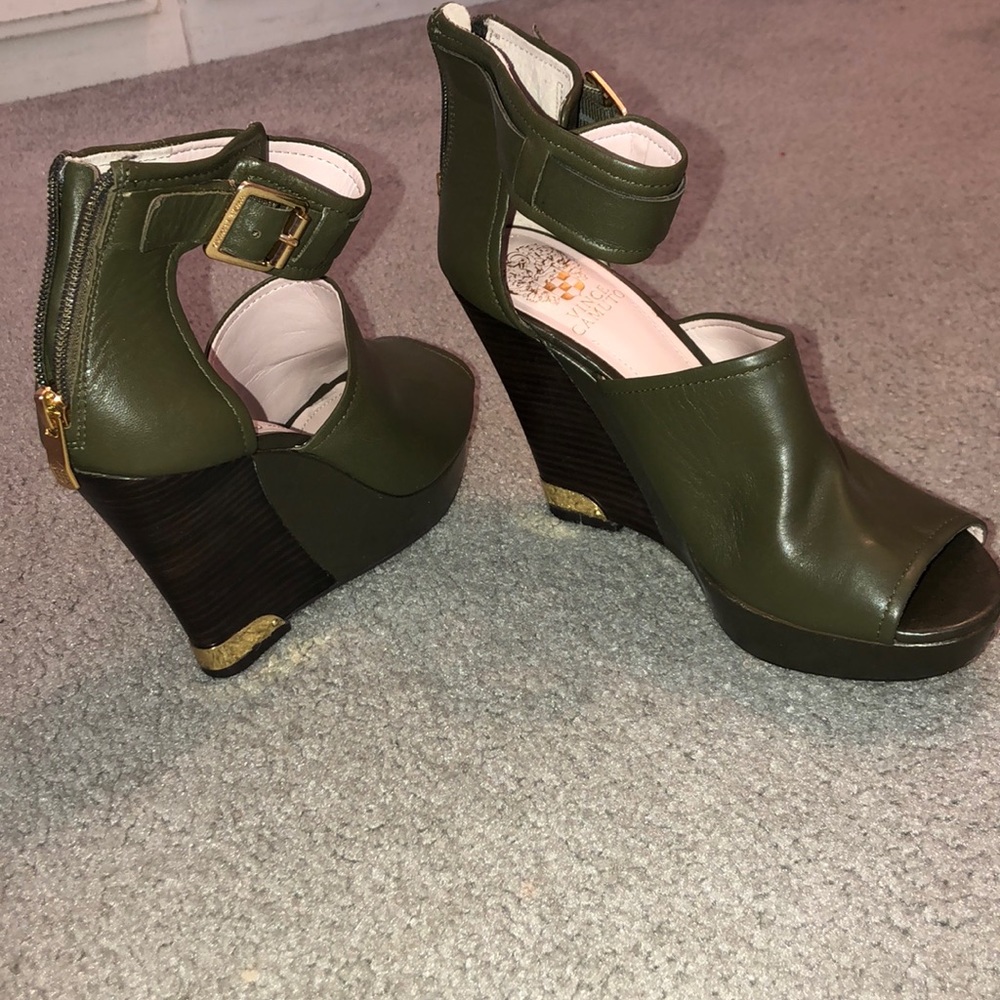 Vince Camino wedged hunter green color